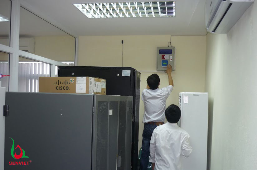 Nên lắp nguồn điện điều cùng máy chủ để duy trì hoạt động