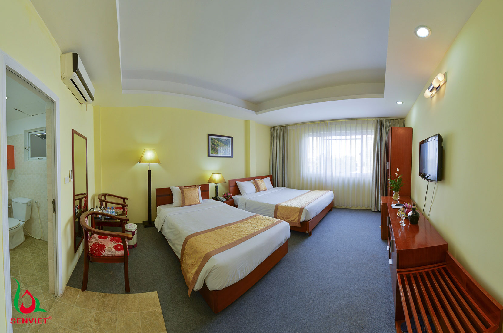 Khách sạn từ 1-2* không quá quan trọng nội thất nên lắp điều hòa treo tường là hợp lý nhất