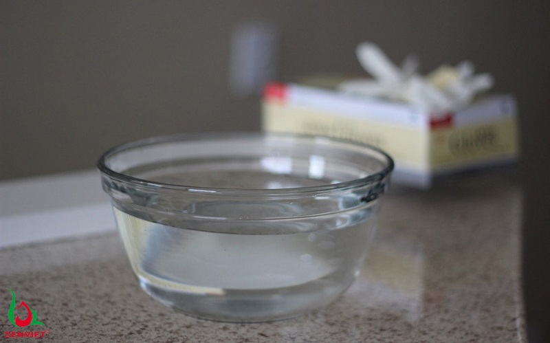 Chỉ cần một cốc nước nhỏ là đủ duy trì độ ẩm trong phòng